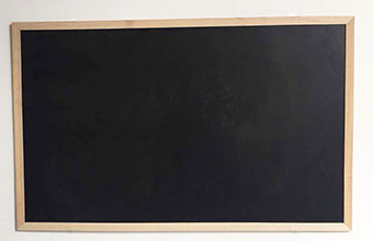 Bảng đen học sinh treo tường khung gỗ tự nhiên mã DGTNTTM 
