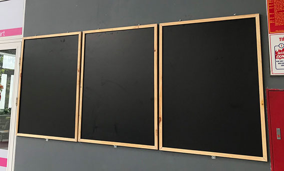 Bảng đen treo tường khung gỗ tự nhiên mã DGTNTTM 